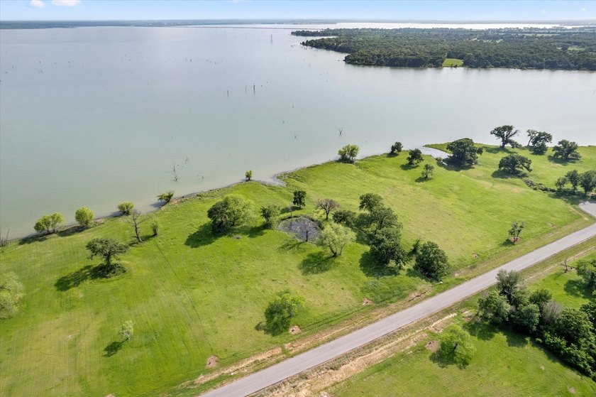 Embrace the lake life you've always dreamed of with this - photo 5
