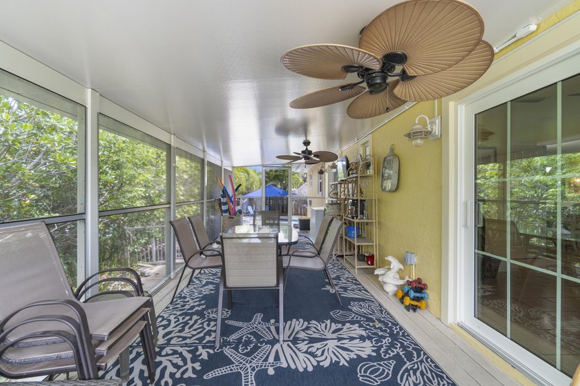 4/2 renovated waterfront home boasts private pool-new cutting - photo 32