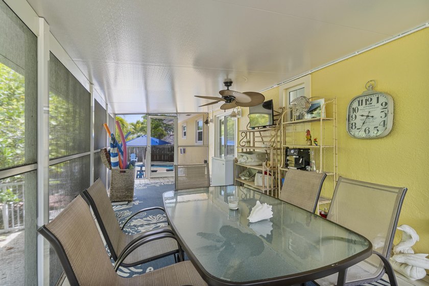 4/2 renovated waterfront home boasts private pool-new cutting - photo 33
