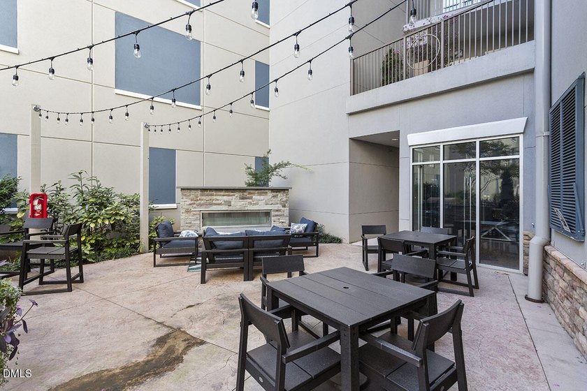 Beautiful two-bedroom condo in the heart of the entertainment - photo 26