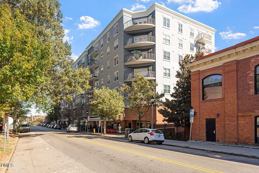 Beautiful two-bedroom condo in the heart of the entertainment - photo 27