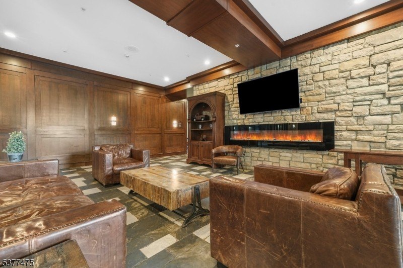 We're excited to present this extremely rare oversized 2 bedroom - photo 5