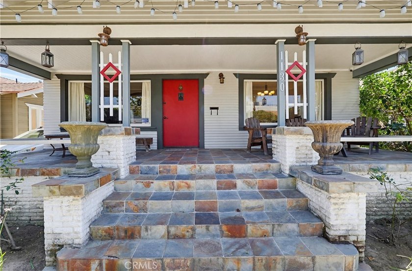 Built in 1914, this classic Craftsman presents an exceptional - photo 4