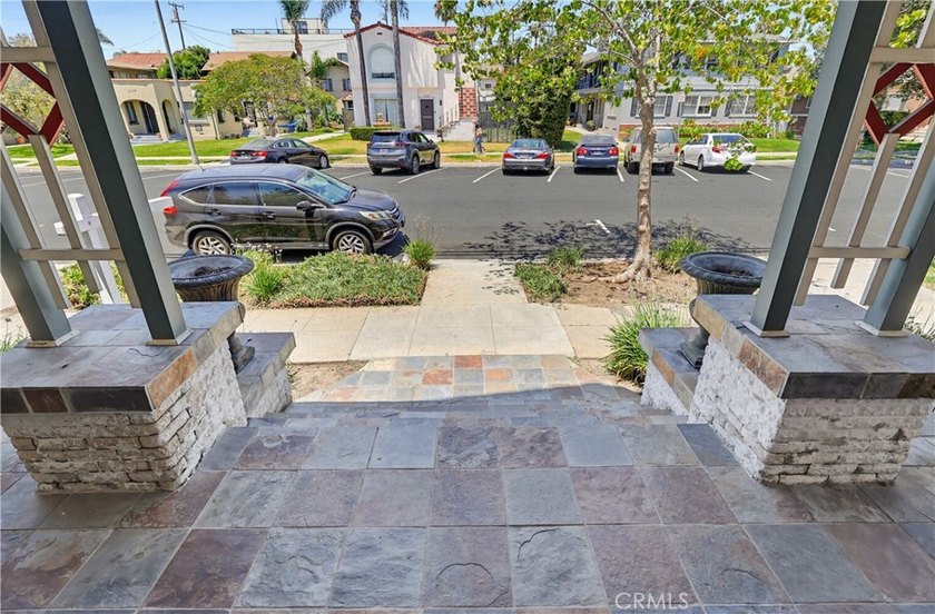 Built in 1914, this classic Craftsman presents an exceptional - photo 8