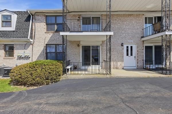 Welcome to effortless living at 136 Denrose Dr! This charming - photo 32