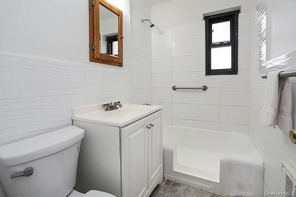 Welcome to this First Floor Two Bedroom One Bath Co-op Unit with - photo 4