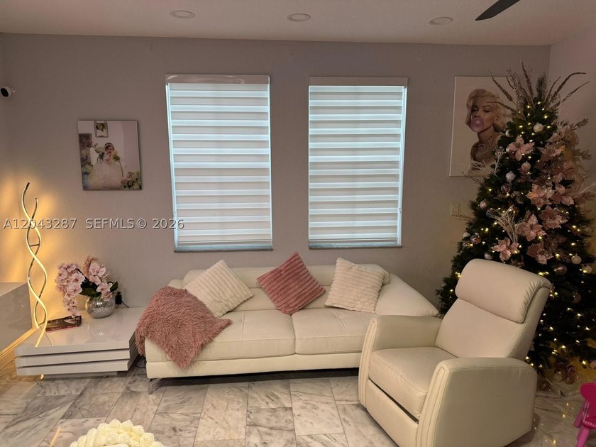 Luxurious townhouse with 2 rooms and 2.5 bathrooms. Luxurious - photo 22