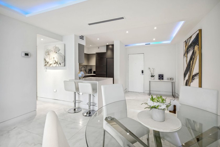 Turnkey 1BD/1BA upgraded in 2022 with tile floors, upgraded bath - photo 8