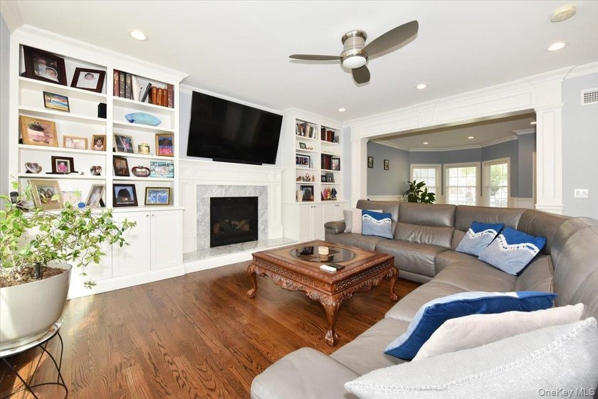 This Lee Kirsch custom-built colonial offers the perfect blend - photo 14
