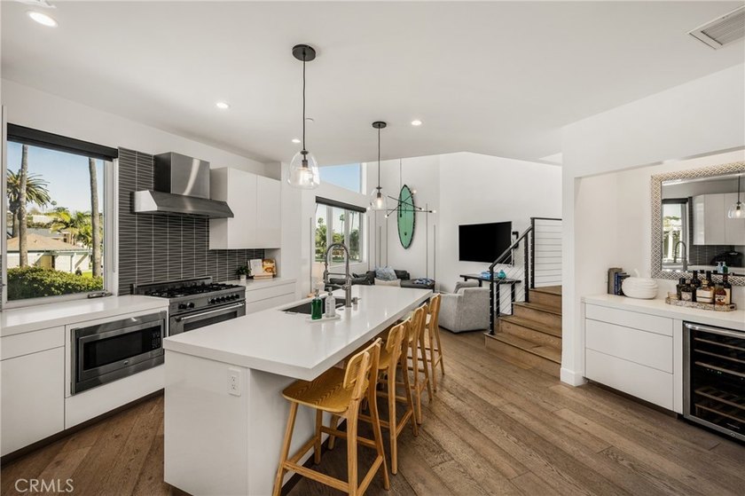 Ideally located approximately one block from the beach with - photo 17