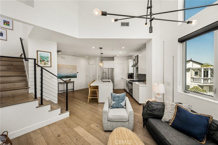 Ideally located approximately one block from the beach with - photo 27
