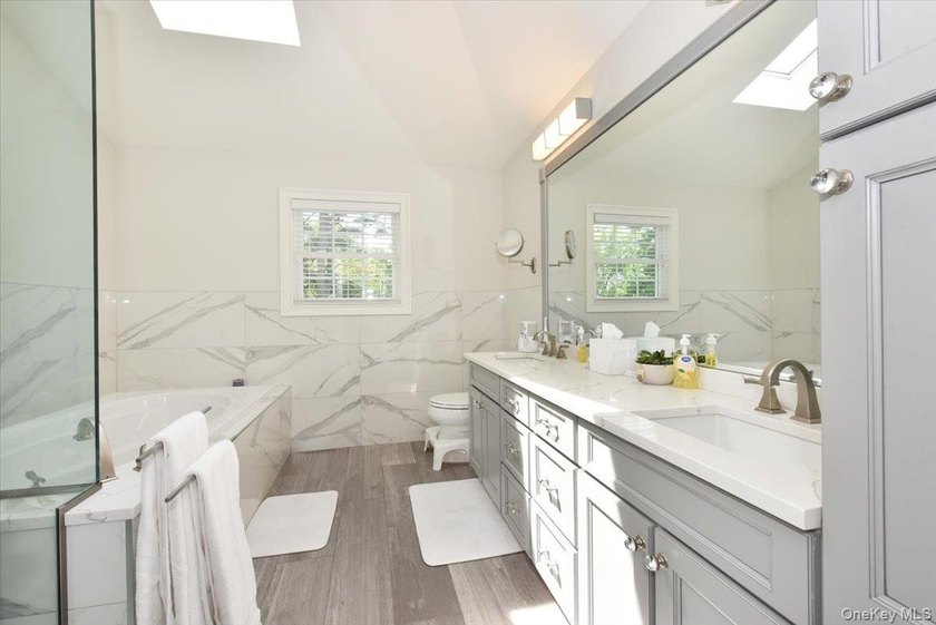 This Lee Kirsch custom-built colonial offers the perfect blend - photo 29
