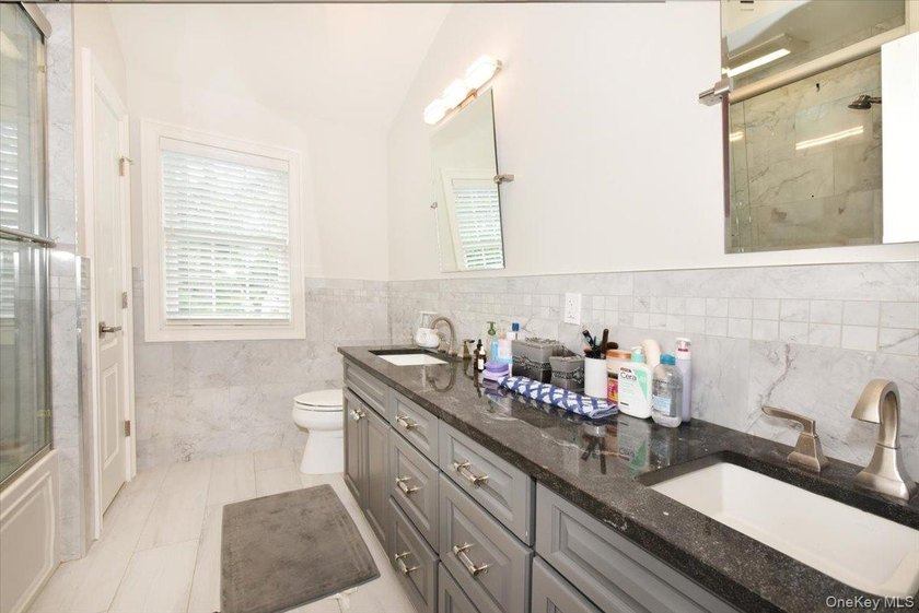This Lee Kirsch custom-built colonial offers the perfect blend - photo 34