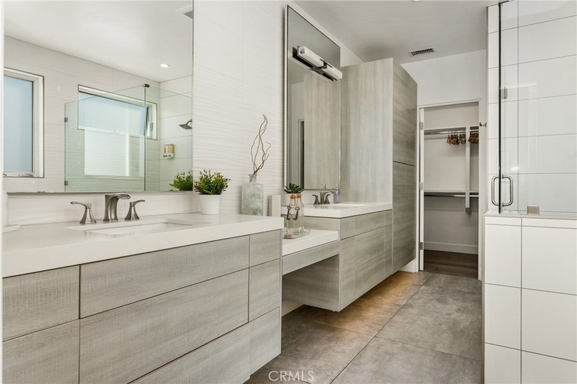 Ideally located approximately one block from the beach with - photo 34
