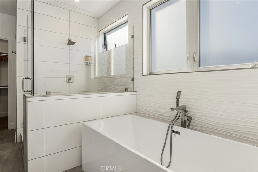 Ideally located approximately one block from the beach with - photo 35