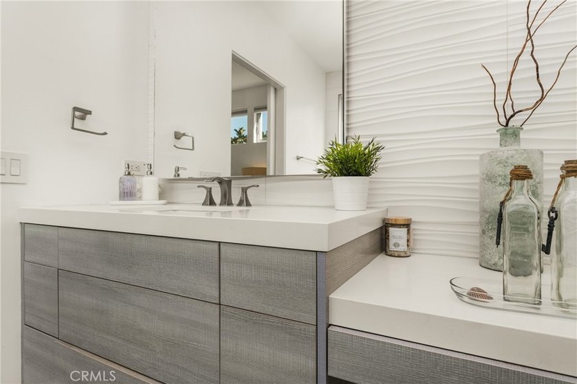 Ideally located approximately one block from the beach with - photo 38