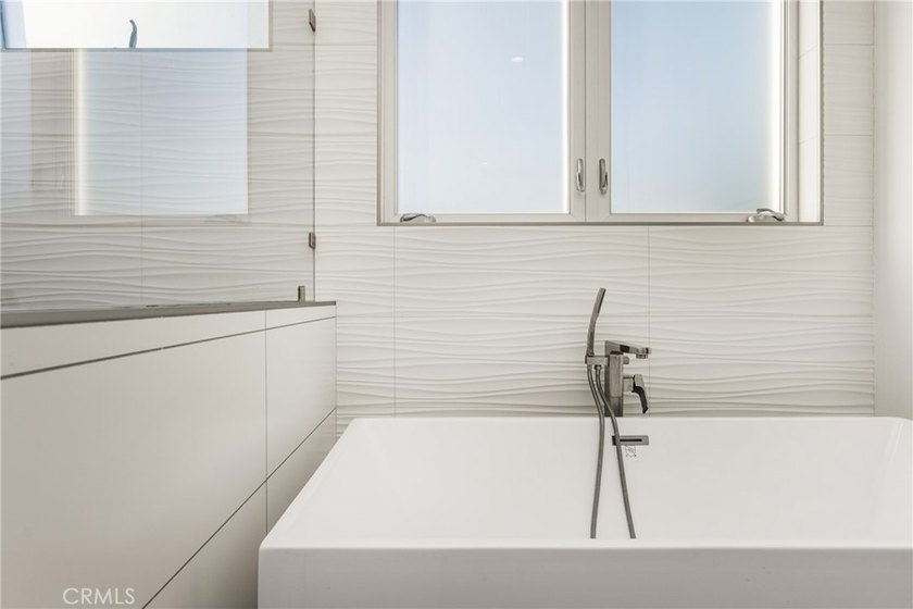 Ideally located approximately one block from the beach with - photo 40