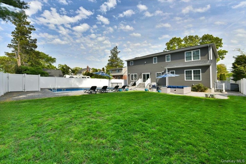 This Lee Kirsch custom-built colonial offers the perfect blend - photo 45