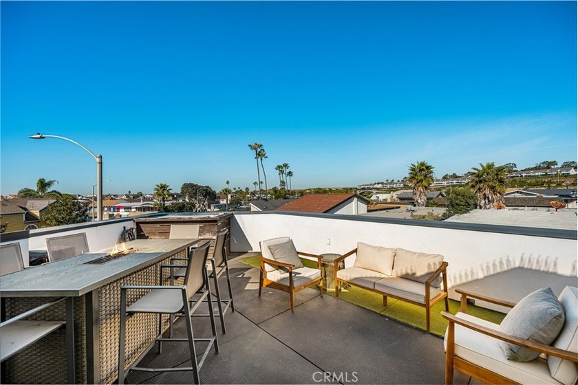 Ideally located approximately one block from the beach with - photo 48