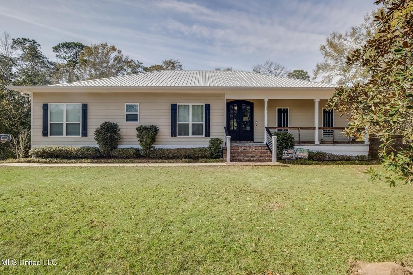 Great house in the Bayou View School District! 4 Bedrooms with a - photo 2