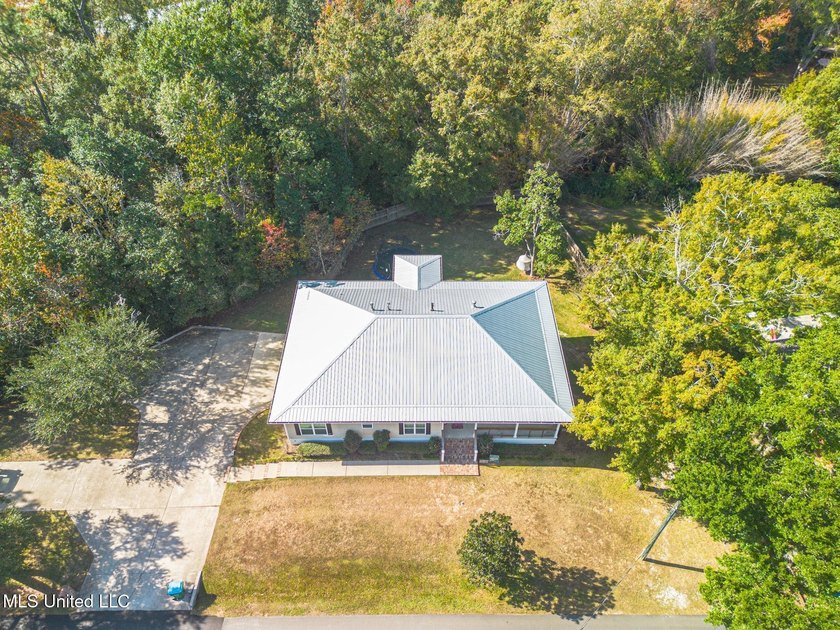 Great house in the Bayou View School District! 4 Bedrooms with a - photo 3