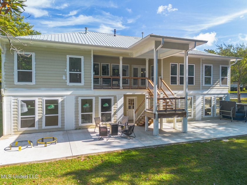 Great house in the Bayou View School District! 4 Bedrooms with a - photo 5