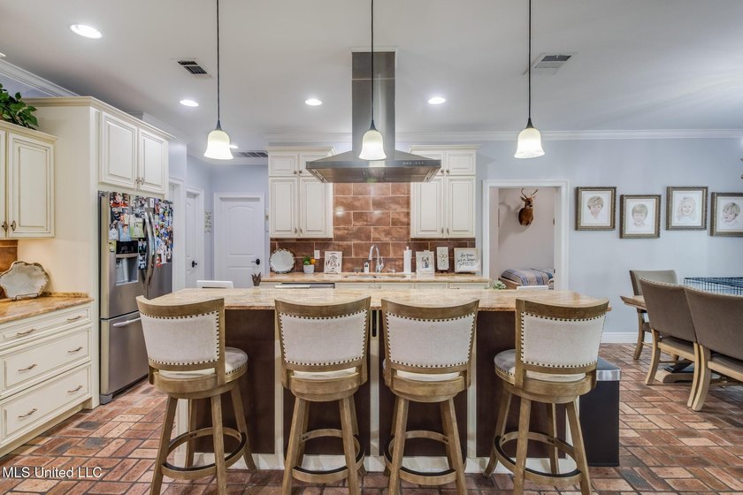 Great house in the Bayou View School District! 4 Bedrooms with a - photo 7