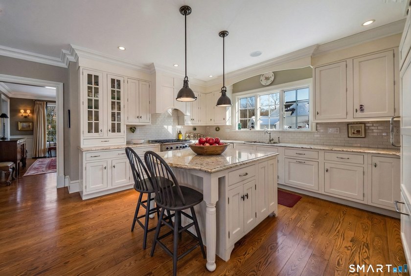 An unbeatable location, 37 Lantern Hill is set in one of - photo 14