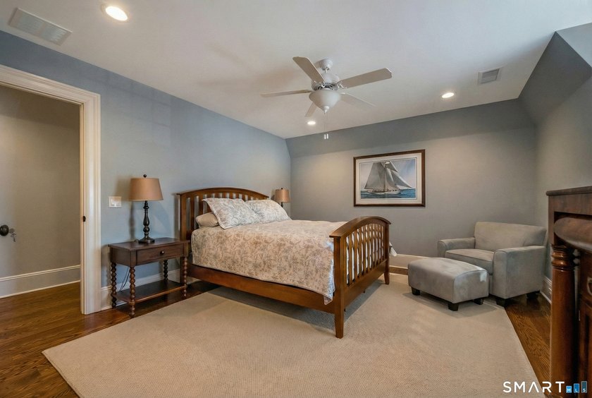 An unbeatable location, 37 Lantern Hill is set in one of - photo 29