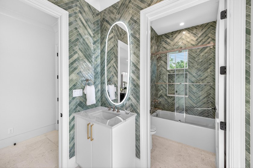 Perfectly oriented along the iconic coastline of Scenic 30A in - photo 13