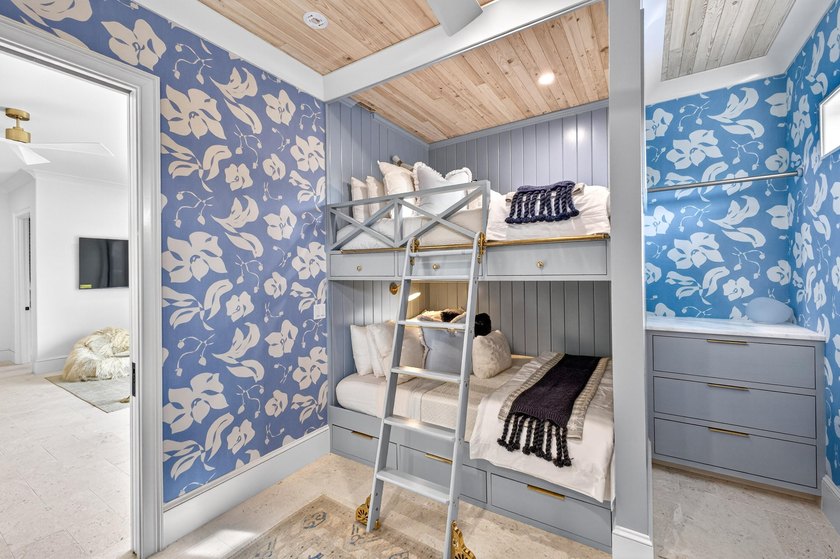 Perfectly oriented along the iconic coastline of Scenic 30A in - photo 25
