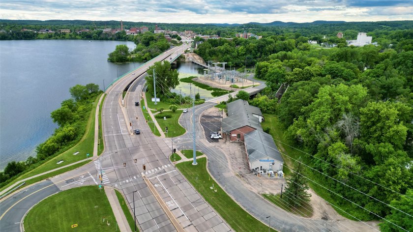 Exceptional investment opportunity in the heart of Menomonie! - photo 11