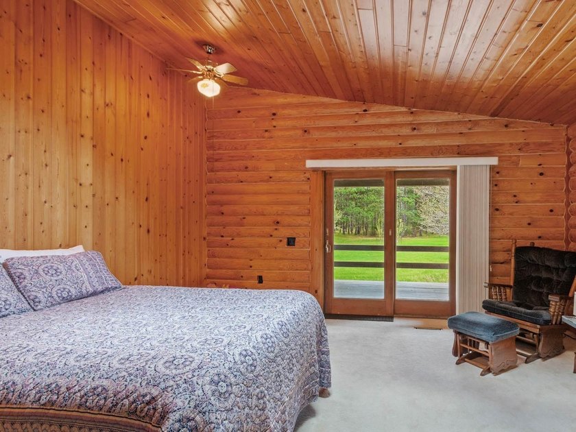 Log home on a wooded acreage in Saratoga! Majestic pines - photo 11