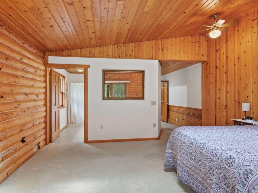 Log home on a wooded acreage in Saratoga! Majestic pines - photo 12