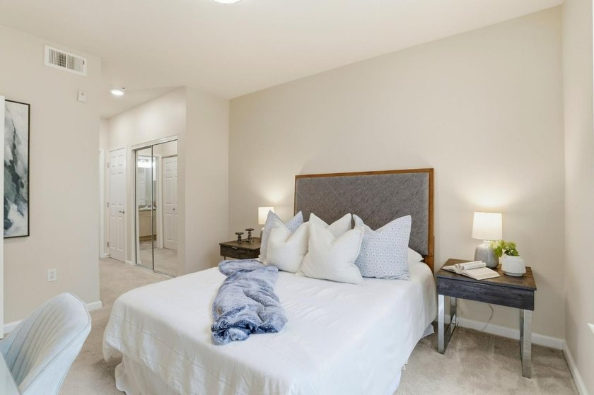 NEW PRICE! Top-Floor End Unit Under $500K! Located in the heart - photo 16