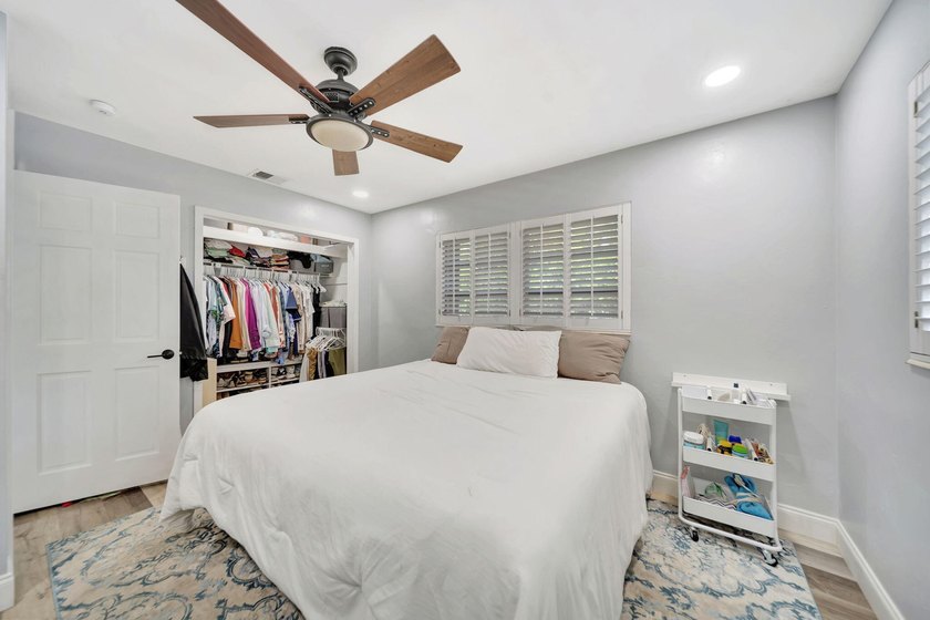 Beautifully maintained Lloyd Estates home with no HOA. Spacious - photo 19