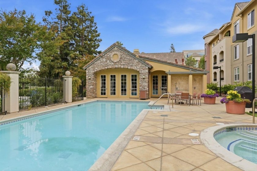 NEW PRICE! Top-Floor End Unit Under $500K! Located in the heart - photo 25