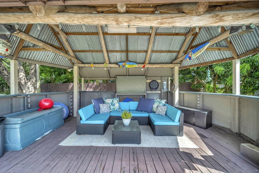 Beautifully maintained Lloyd Estates home with no HOA. Spacious - photo 26