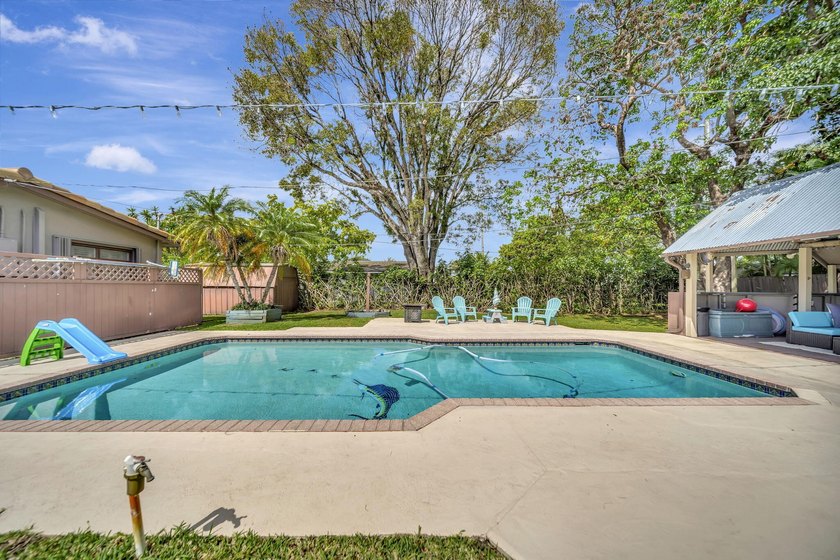 Beautifully maintained Lloyd Estates home with no HOA. Spacious - photo 29
