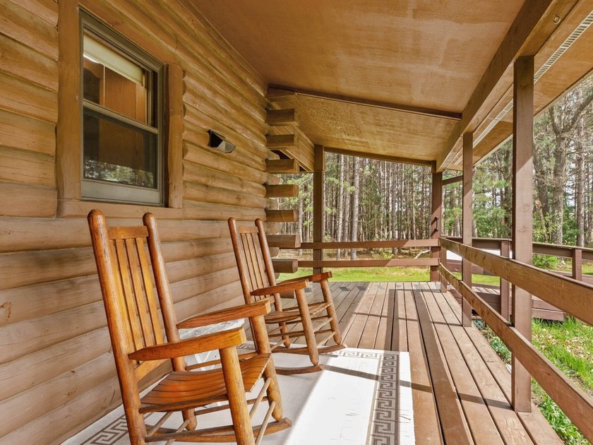 Log home on a wooded acreage in Saratoga! Majestic pines - photo 30