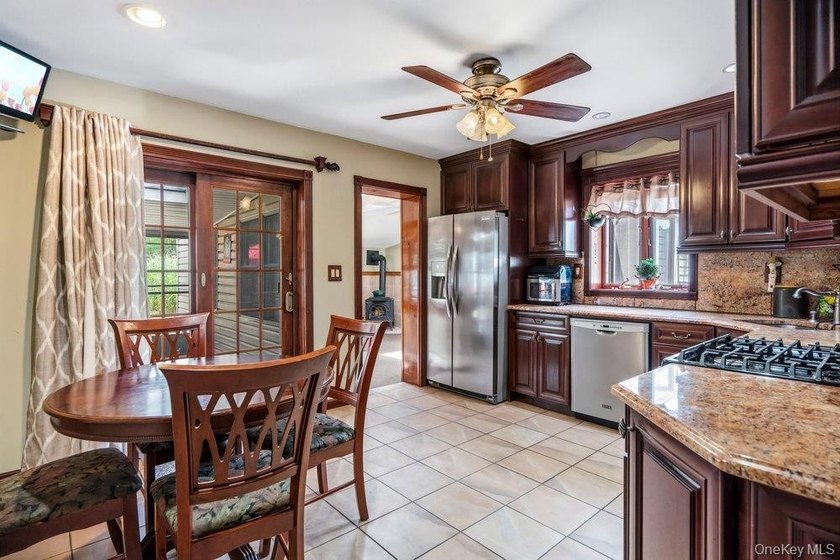 Set on a level, fully fenced property in East Islip, this 3 - photo 13