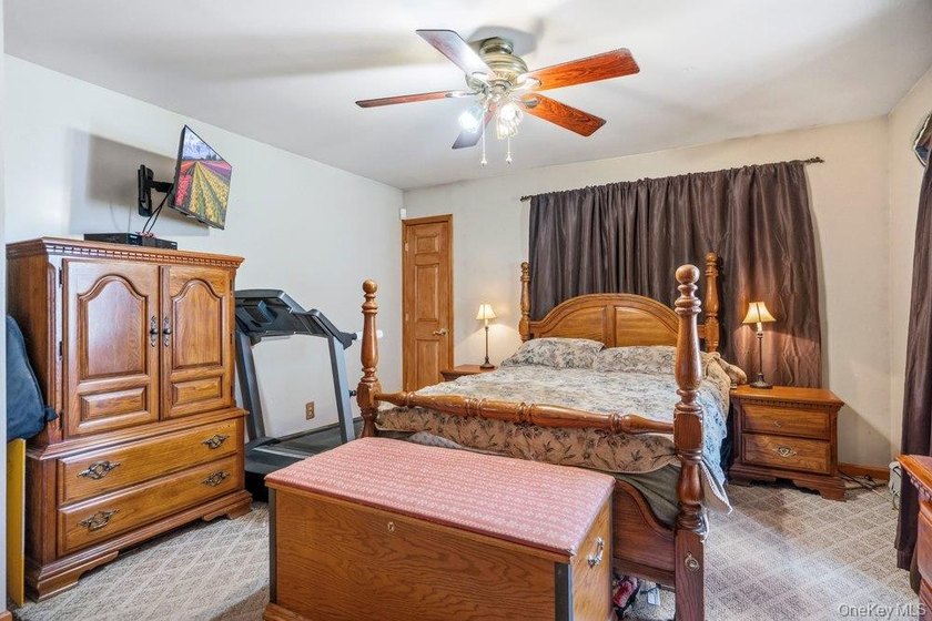 Set on a level, fully fenced property in East Islip, this 3 - photo 21