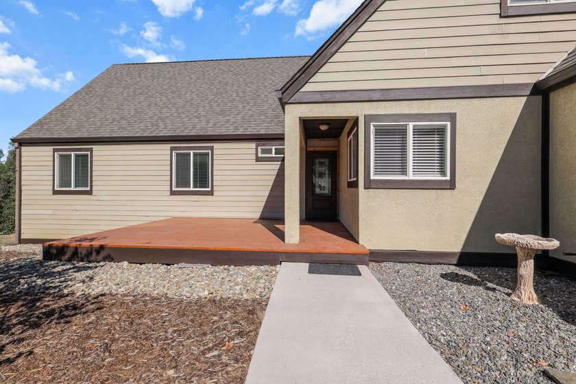 RECENTLY UPDATED WELL! This spacious home offers a comfortable - photo 32