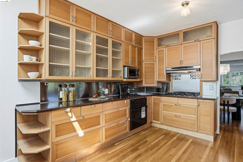 Located on the Piedmont side of Montclair, this 3-bedroom - photo 12