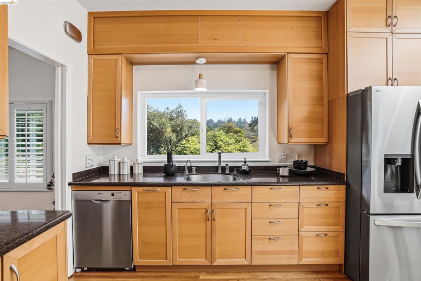 Located on the Piedmont side of Montclair, this 3-bedroom - photo 14