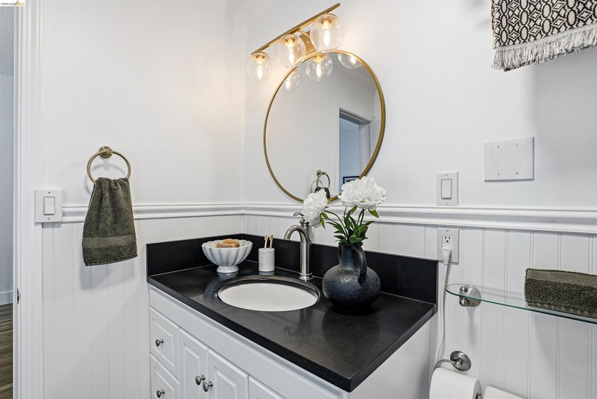 Located on the Piedmont side of Montclair, this 3-bedroom - photo 23