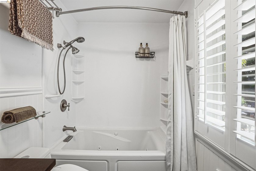 Located on the Piedmont side of Montclair, this 3-bedroom - photo 24