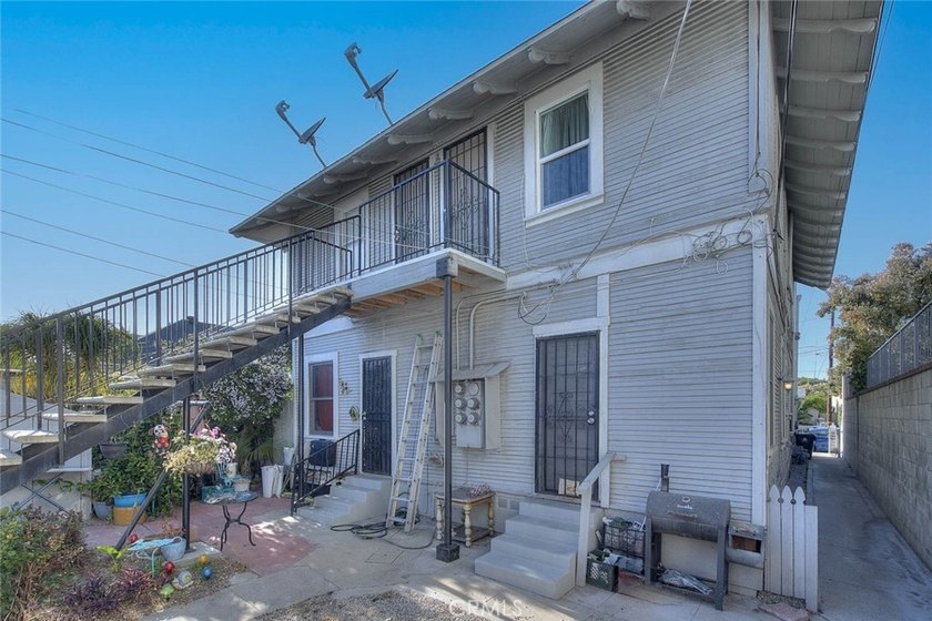 Clean 5-unit value-add in San Pedro. In-place income with a - photo 5