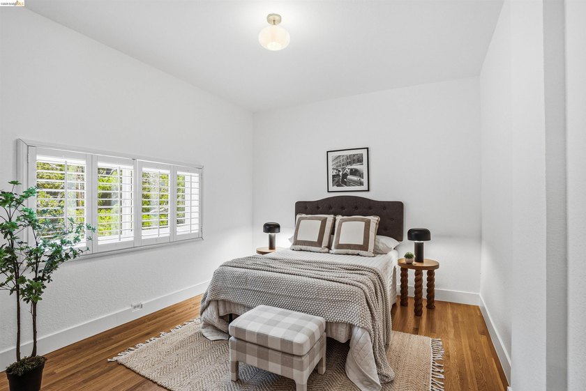 Located on the Piedmont side of Montclair, this 3-bedroom - photo 30