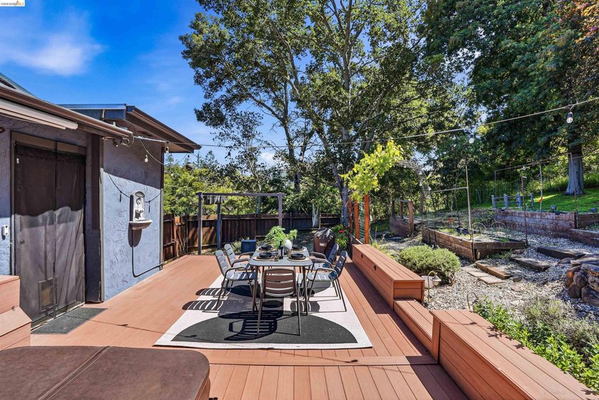 Located on the Piedmont side of Montclair, this 3-bedroom - photo 36